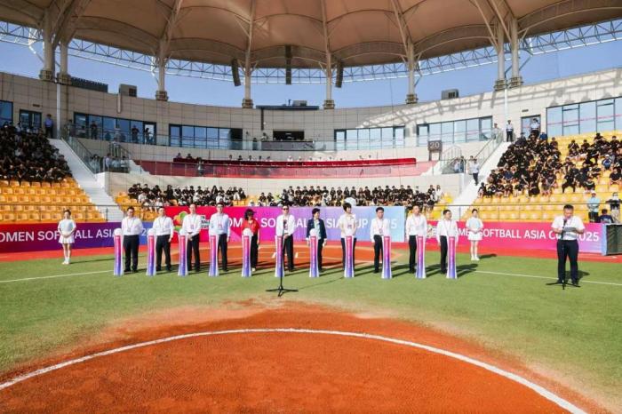 西安举行的2025年女子垒球亚洲杯中国队首日两连