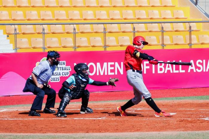 西安举行的2025年女子垒球亚洲杯中国队首日两连