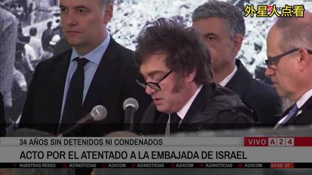 辛纳驾车购物遇球迷抱卷纸签名引热议