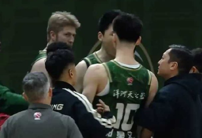 郭昊文赵柏清冲突事件告一段落 球队确认两人将