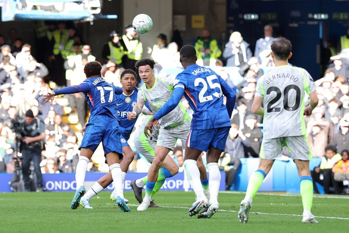 曼城逆转切尔西 萨拉赫绝杀助蓝月登顶英超