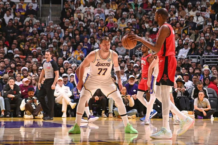 湖人双核报销致排名大乱 火箭坐5望4快船让出第