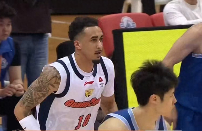 广东男篮确定大外援人选 奎因成季后赛核心