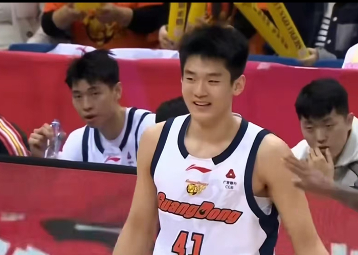 广东男篮确定大外援人选 奎因成季后赛核心