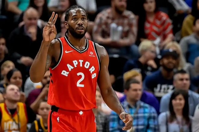 马刺三后卫合砍61分狂胜快船 创队史替补得分纪